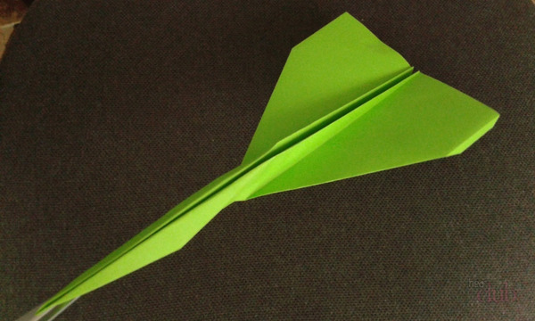 Летающий бумажный самолётик Глайдер